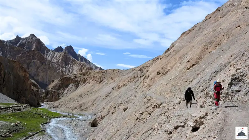 Markha Valley Homestays vs Camping: How to get the “full Markha” experience ?