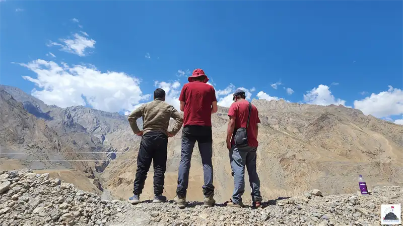 The high-pass chain: Siachun La, Ningri La, Gautang La, Nialo Konste La and Gotunta La