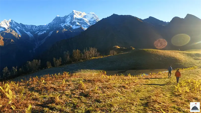 Mandani Valley 3-Col Traverse Trek highlights