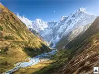 Mandani Valley 3-Col Traverse Trek