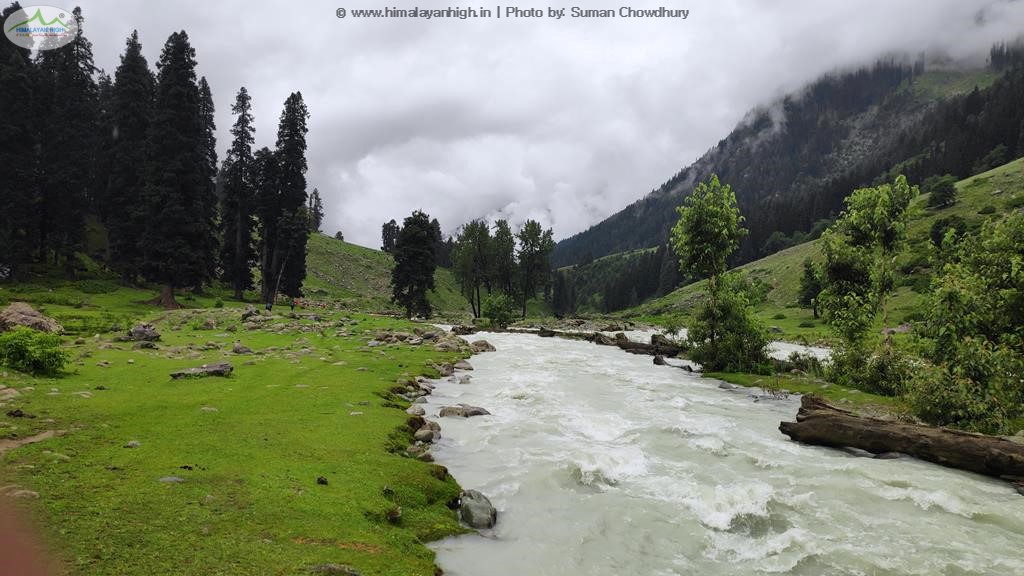 beautiful landsdcape of kashmir on tarsar marsar trek