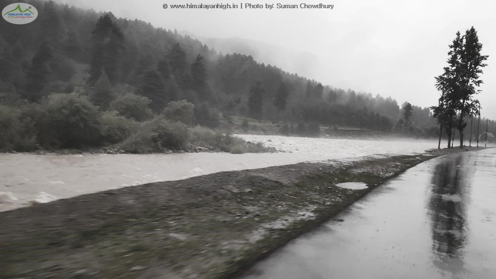 the roar of lidder river